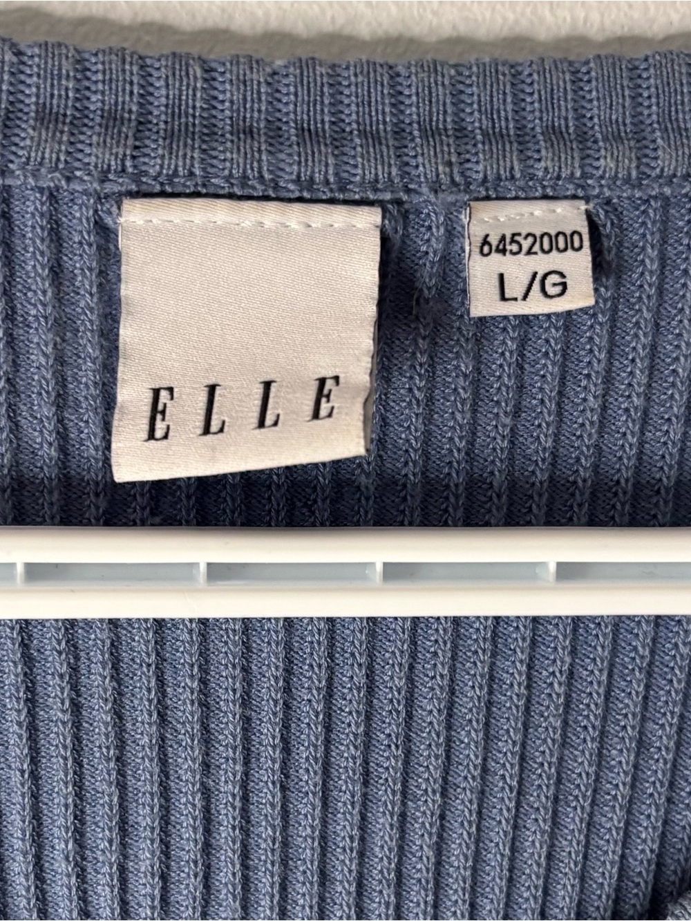 Elle Oversized Ribbed V-Neck Sweater - Picture 3 of 6